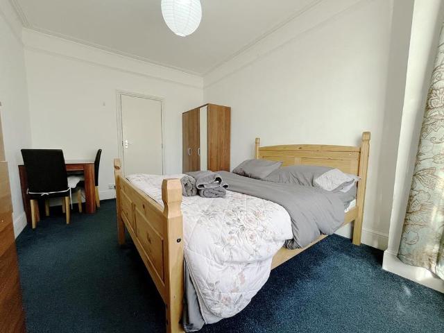 Studio for rent in Lampton, Greater London