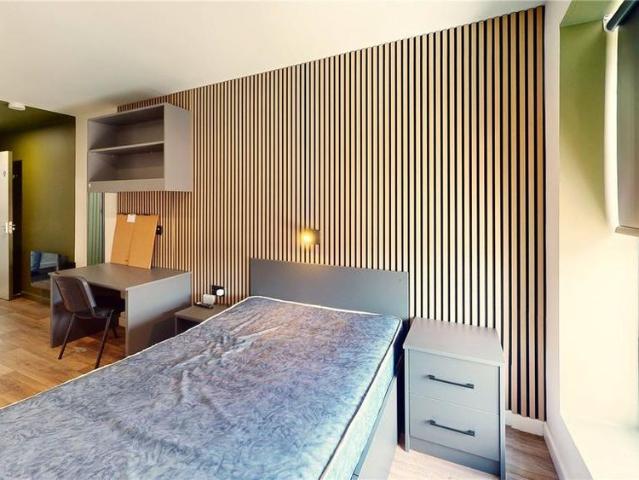 Studio for rent in Stirchley, West Midlands