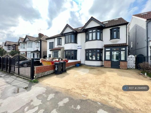 Flat for rent in Gants Hill, Greater London