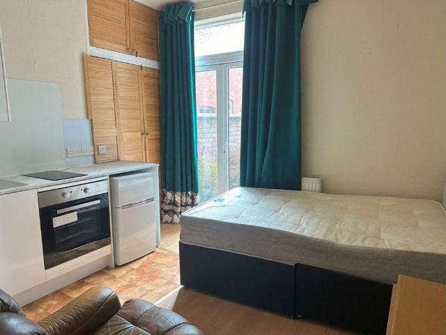 Studio for rent in Coundon, West Midlands
