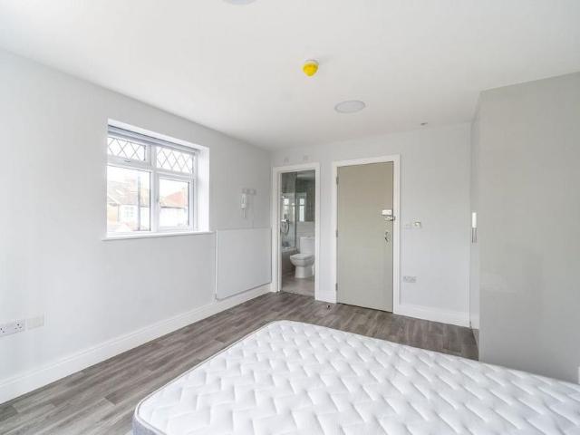 Studio for rent in London Borough of Ealing, Greater London