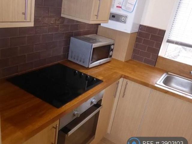Flat for rent in Horsell, Woking