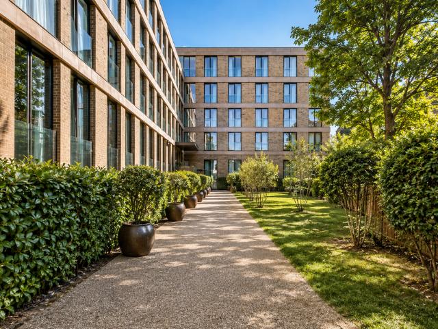 Flat for rent in Brondesbury, Greater London