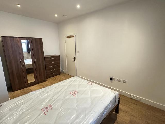 Flat for rent in Mapesbury, Greater London