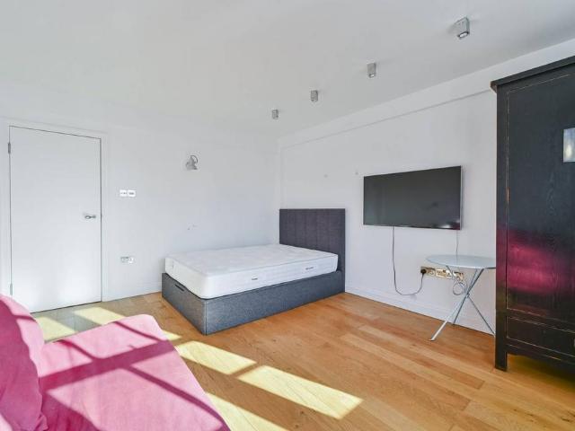 Flat for rent in Paddington, Isle Of Man