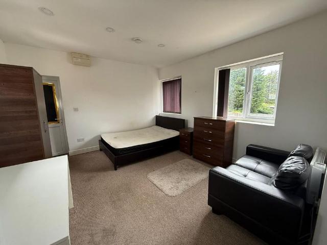Studio for rent in Elmfield, Leicestershire