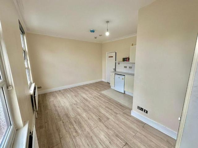 Studio for rent in Mottingham, Greater London