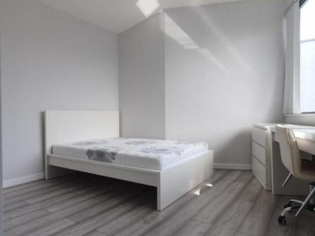 Studio for rent in Plasnewydd, Falcon Lodge