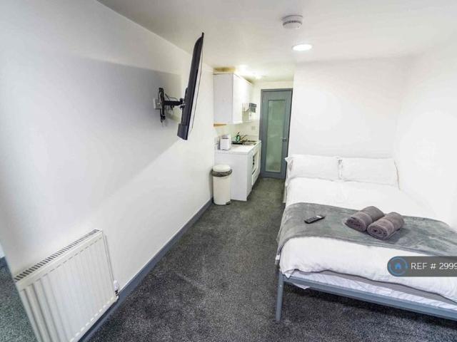 Studio for rent in Bournbrook, West Midlands
