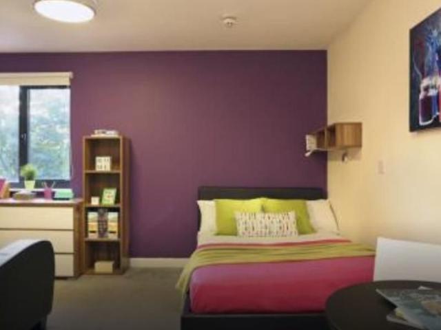 Studio for rent in St. Mildred's, The Bridge