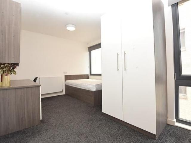 Studio for rent in City Centre, South Yorkshire