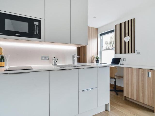 Flat for rent in Longlands, Greater London