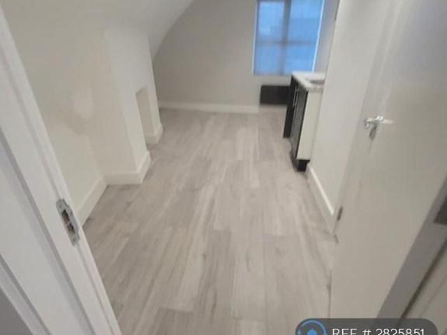Studio for rent in Furzedown, Greater London