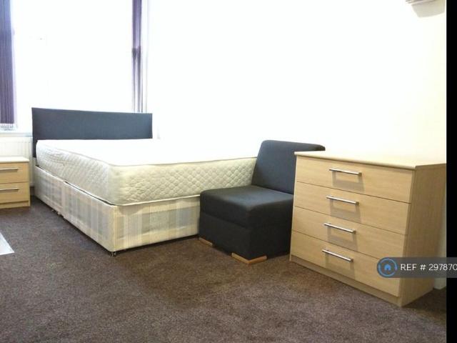 Studio for rent in West Yorkshire