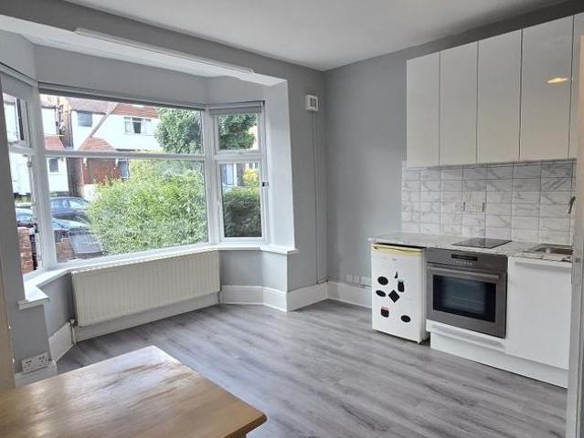 Flat for rent in Temple Fortune, Greater London