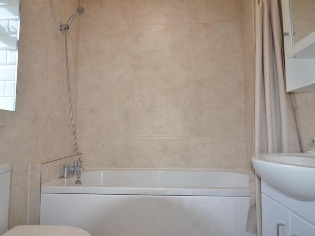 Studio for rent in Red Hill, Surrey