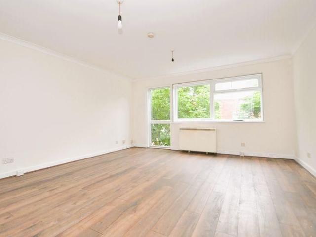 Studio for rent in New Malden, Greater London