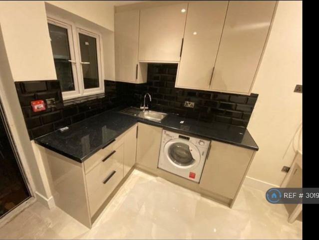 Studio for rent in London Borough of Ealing, Perivale