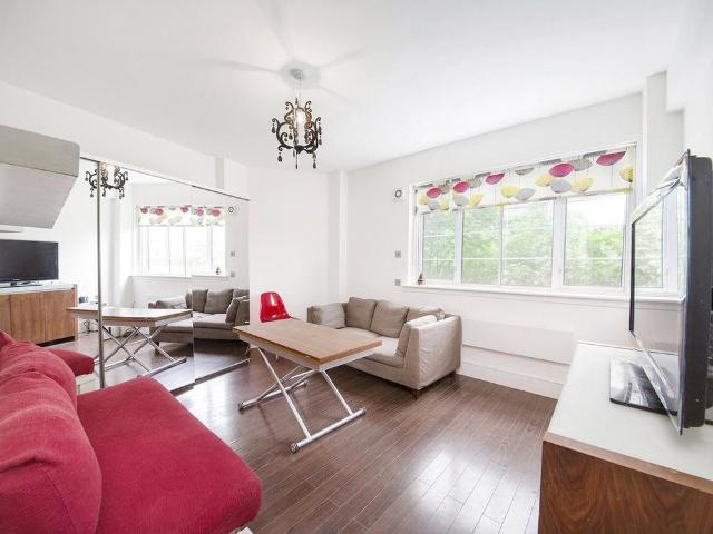 Studio for rent in Saint Giles, Cat Hill