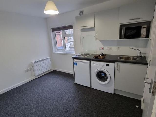 Studio for rent in Bridgend, Moneydie