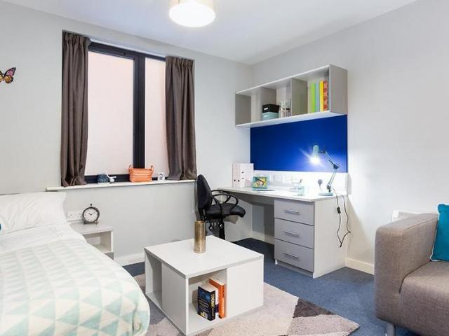 Flat for rent in Preston, Adelphi
