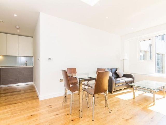 Studio for rent in London Borough of Hounslow, Heston