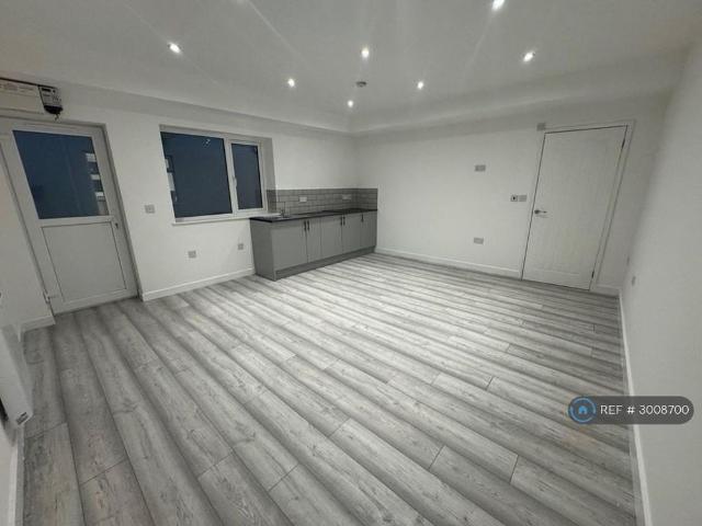 Studio for rent in Northgate, Stokesby
