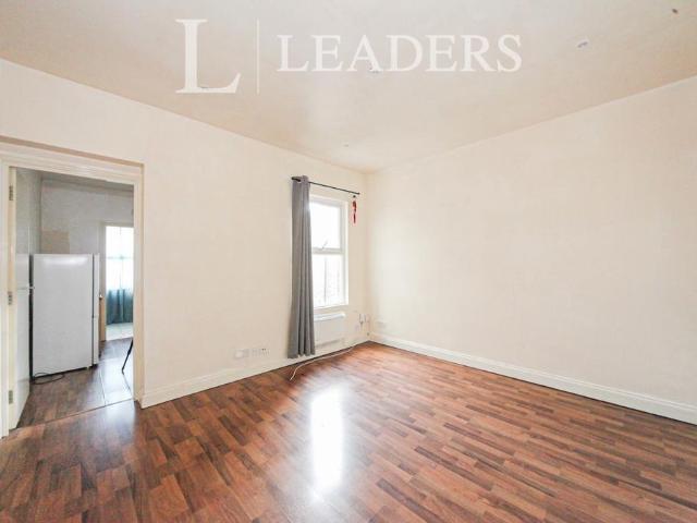 Flat for rent in Spring Park, Luton