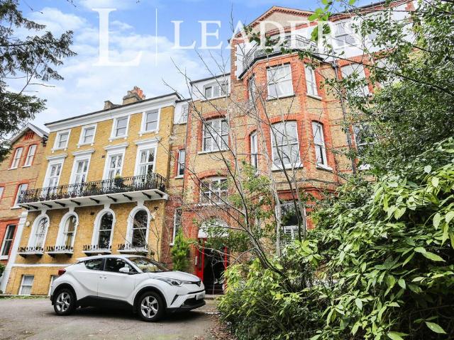 Flat for rent in London Borough of Lewisham, Forest Hill