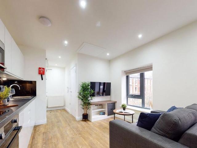 Studio for rent in Hyde Park, West Yorkshire