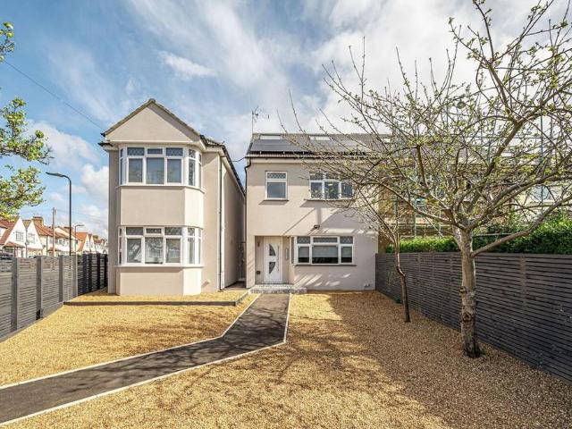 Studio for rent in London Borough of Ealing, Greenford