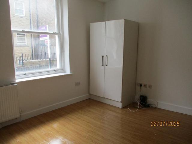 Studio for rent in Highfields, Huddersfield