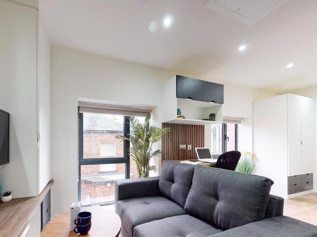 Studio for rent in Hyde Park, West Yorkshire