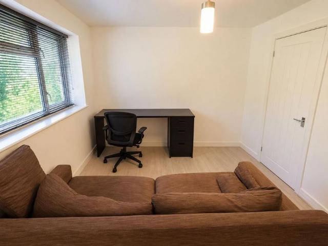 Studio for rent in Grovehill, Dacorum