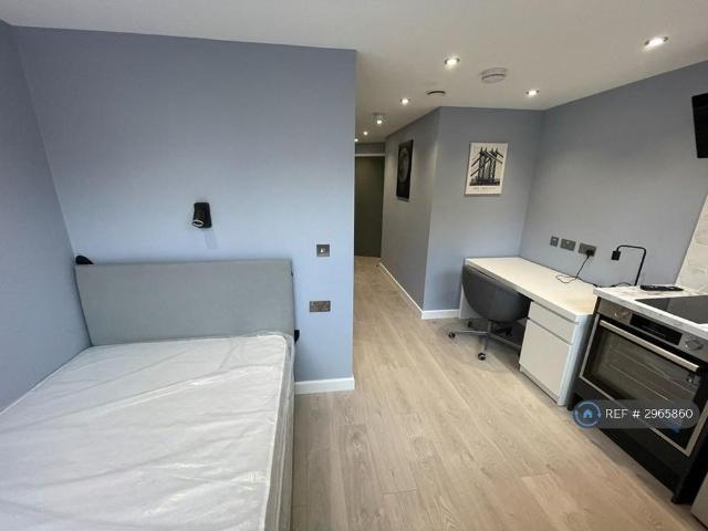 Studio for rent in St Ann's, Haddon