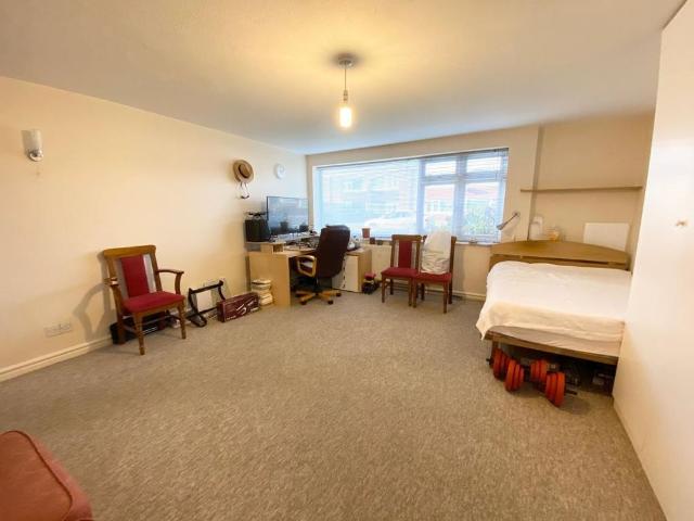 Studio for rent in Worthing, West Sussex
