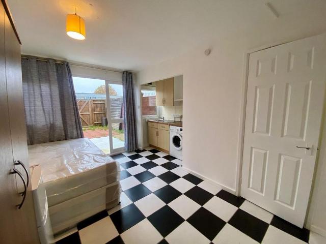 Flat for rent in London Borough of Merton, Greater London