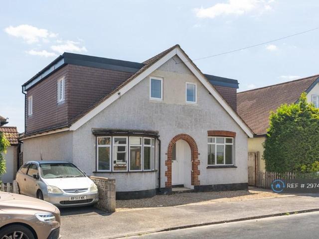 Flat for rent in Lower Halliford, Surrey