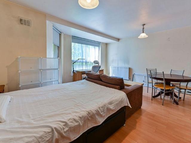 Studio for rent in Earl's Court, Greater London