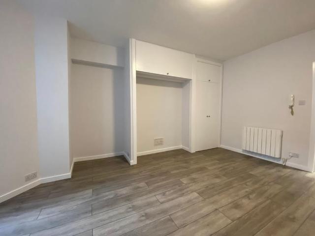 Studio for rent in Allington, Midway