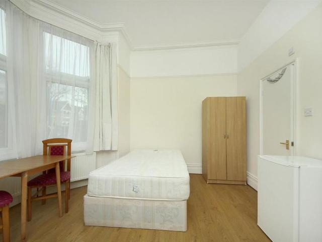 Studio for rent in London Borough of Ealing, Greater London