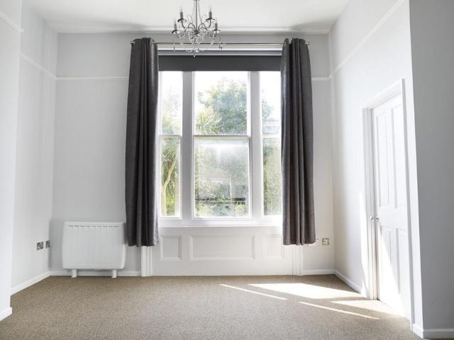 Studio for rent in Aldrington