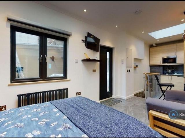 Studio for rent in Balham, Greater London