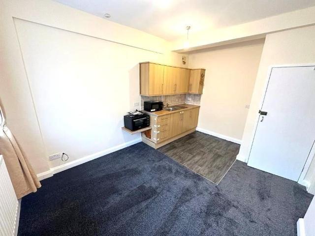Studio for rent in Netherton, West Midlands