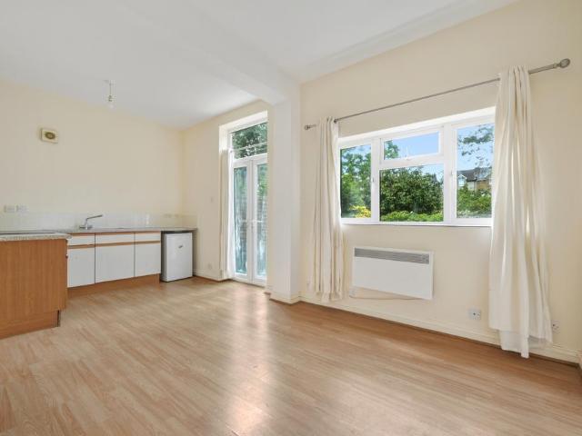 Flat for rent in Berrylands, Isle Of Man