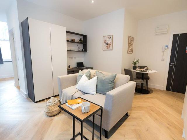 Studio for rent in Rockwell Green, Somerset