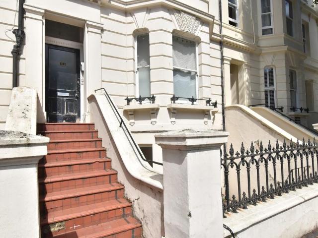 Flat for rent in Aldrington