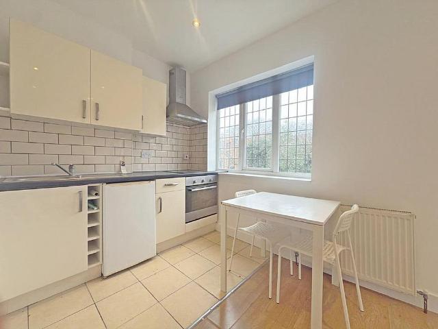 Studio for rent in London Borough of Hounslow, Heston