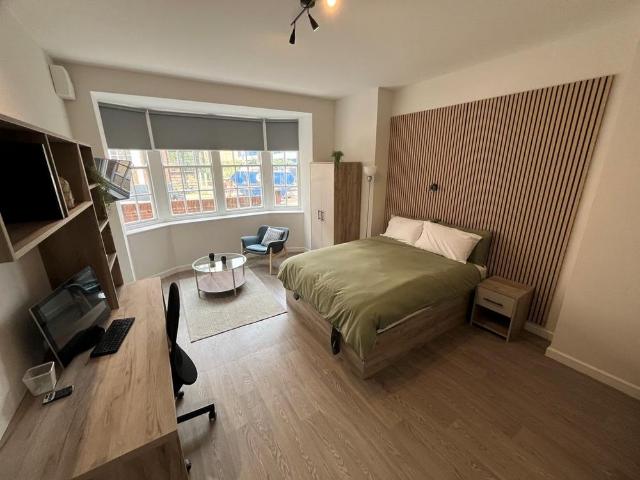 Studio for rent in Old Town, Southampton