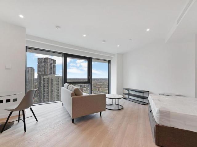 Studio for rent in Poplar Grove, Greater London